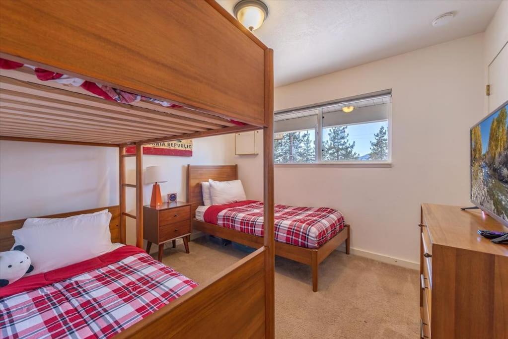 Lake Views, Pet-Friendly Cabin With Hot-Tub In King'S Beach Kings Beach Bagian luar foto