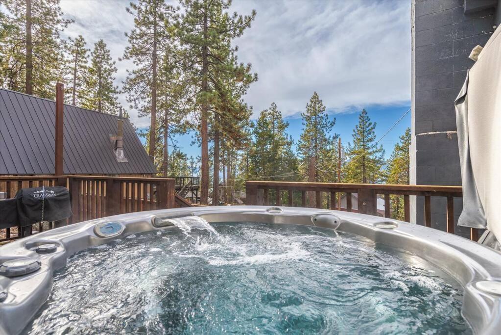 Lake Views, Pet-Friendly Cabin With Hot-Tub In King'S Beach Kings Beach Bagian luar foto